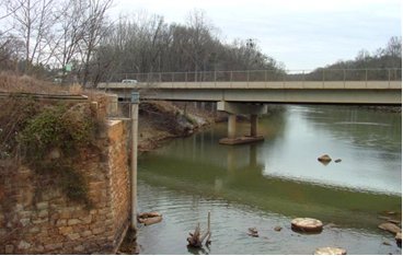 http://upload.wikimedia.org/wikipedia/commons/3/34/Saluda_River.jpg